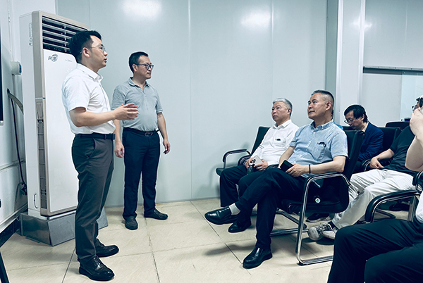 清华华东校友及各位企业家莅临星拓环境试验设备公司 清华华东校友及各位企业家莅临星拓环境试验设备公司